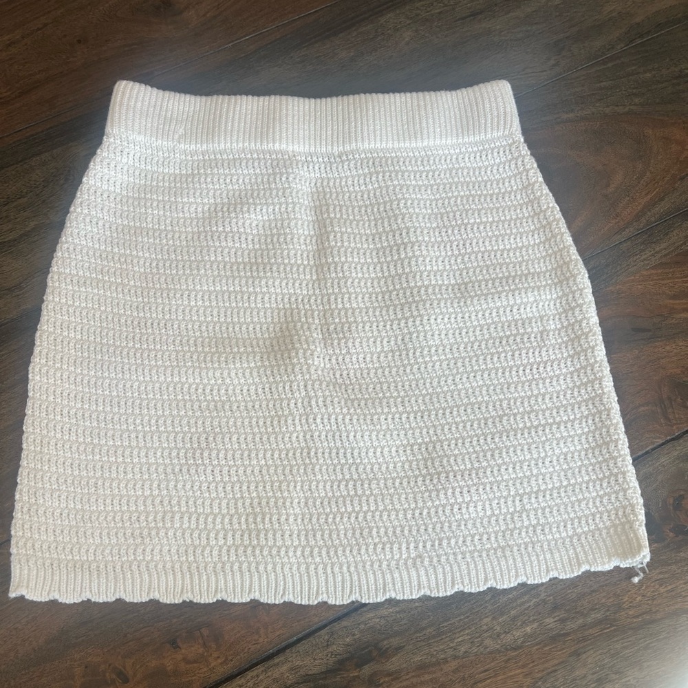 White Crochet Skirt with Red Floral Accents ~ White Fable ~Size Small - Picture 2 of 6